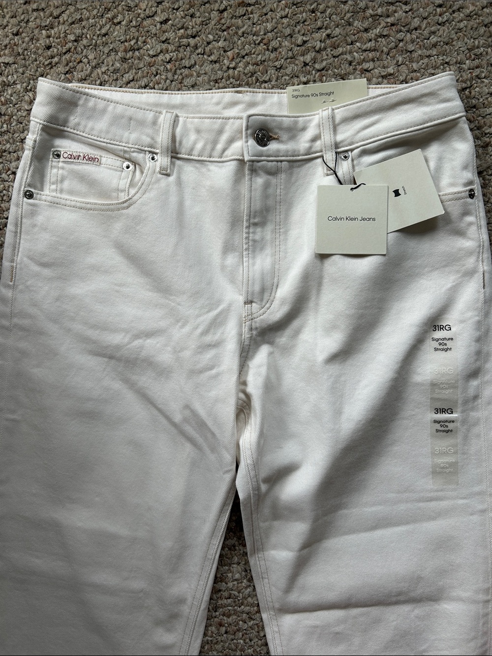 Calvin Klein women’s signature 90s Straight Jeans, white, size 31 regular